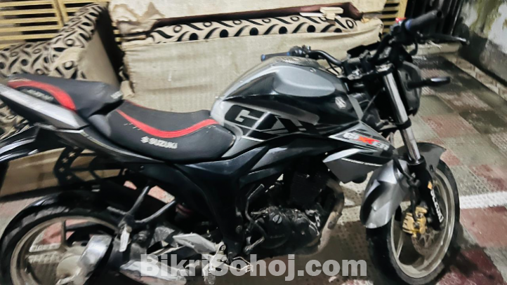 Suzuki gixxer monotone